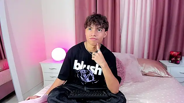 Snapshot of Honeymoon_sariel chatting on 11-13-25, 08:30 Honeymoon sariel online show from 11-13-25, 08:30