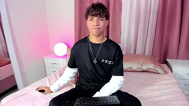 Snapshot of Honeymoon_sariel chatting on 11-14-25, 08:40 Honeymoon sariel online show from 11-14-25, 08:40