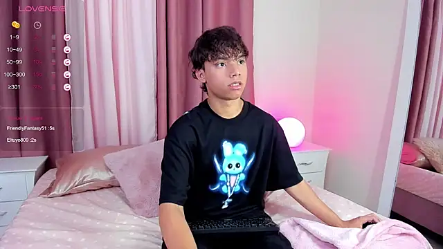 Snapshot of Honeymoon_sariel chatting on 11-17-25, 08:14 Honeymoon sariel online show from 11-17-25, 08:14