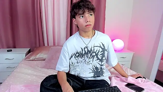 Snapshot of Honeymoon_sariel chatting on 11-19-25, 08:31 Honeymoon sariel online show from 11-19-25, 08:31