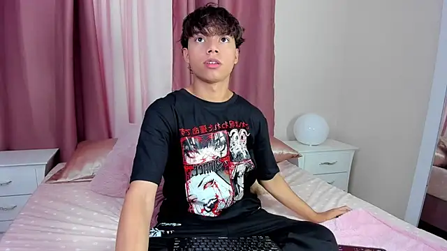 Snapshot of Honeymoon_sariel chatting on 11-24-25, 01:33 Honeymoon sariel online show from 11-24-25, 01:33