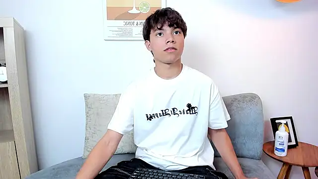 Snapshot of Honeymoon_sariel chatting on 11-26-25, 08:32 Honeymoon sariel online show from 11-26-25, 08:32