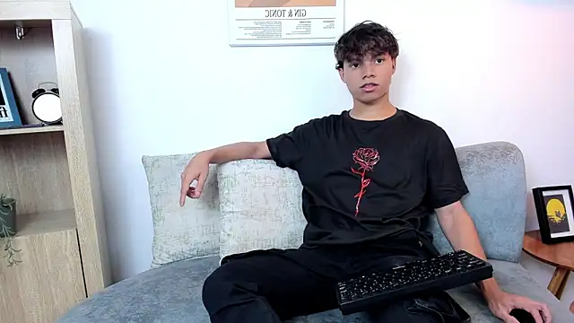 Snapshot of Honeymoon_sariel chatting on 11-28-25, 08:33 Honeymoon sariel online show from 11-28-25, 08:33