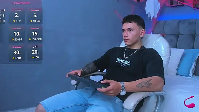 Snapshot of Thomas_moon chatting on 11-01-25, 03:58 Thomas moon online show from 11-01-25, 03:58