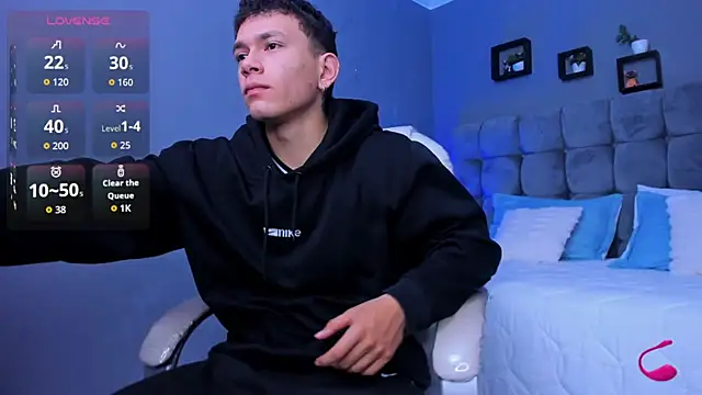 Snapshot of Thomas_moon chatting on 11-14-25, 11:09 Thomas moon online show from 11-14-25, 11:09