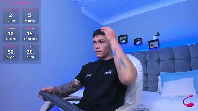 Snapshot of Thomas_moon chatting on 11-25-25, 12:16 Thomas moon online show from 11-25-25, 12:16