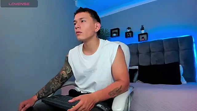 Thomas moon online show from 04-24-26, 01:57