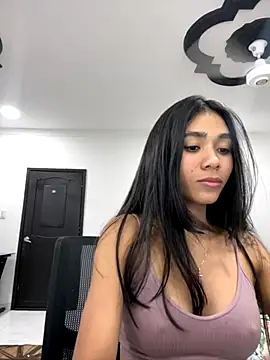 Snapshot of sahraparker chatting on 09-18-25, 04:03 sahraparker online show from 09-18-25, 04:03