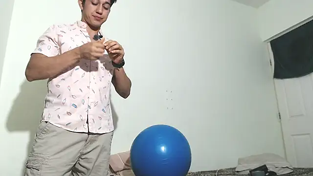 Snapshot of Penelope77 chatting on 10-11-25, 04:33 Penelope77 online show from 10-11-25, 04:33