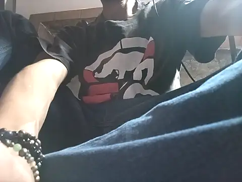 Snapshot of githot chatting on 09-25-25, 10:19 githot online show from 09-25-25, 10:19