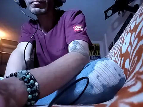 Snapshot of githot chatting on 11-19-25, 07:41 githot online show from 11-19-25, 07:41