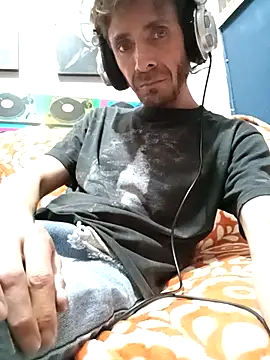 Snapshot of githot chatting on 12-04-25, 07:39 githot online show from 12-04-25, 07:39