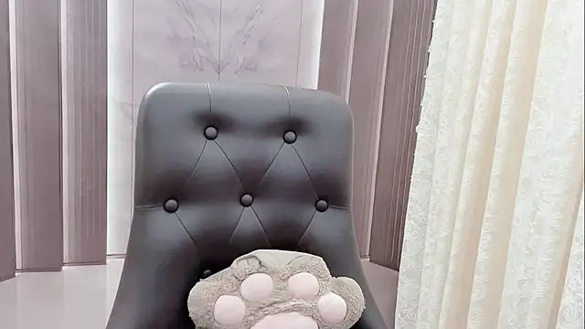 Shenlly online show from 04-25-26, 01:19