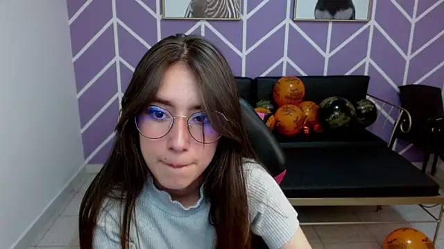 Adhara Kitten online show from 11-13-25, 04:17