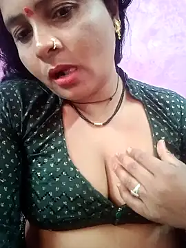 Snapshot of Hot_komal1 chatting on 12-04-25, 10:24 Hot komal1 online show from 12-04-25, 10:24