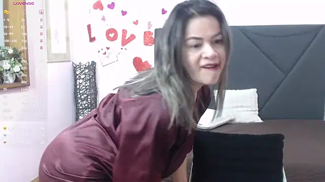 pamela echeverria online show from 04-25-26, 01:52