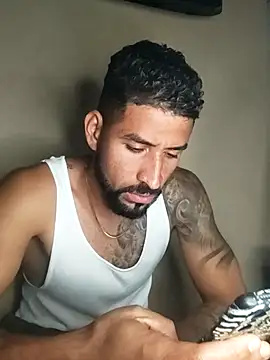 Snapshot of Alexsexygamer chatting on 10-24-25, 01:24 Alexsexygamer online show from 10-24-25, 01:24