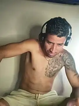 Snapshot of Alexsexygamer chatting on 11-09-25, 06:17 Alexsexygamer online show from 11-09-25, 06:17