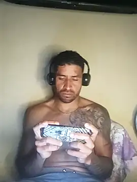 Snapshot of Alexsexygamer chatting on 11-12-25, 02:56 Alexsexygamer online show from 11-12-25, 02:56