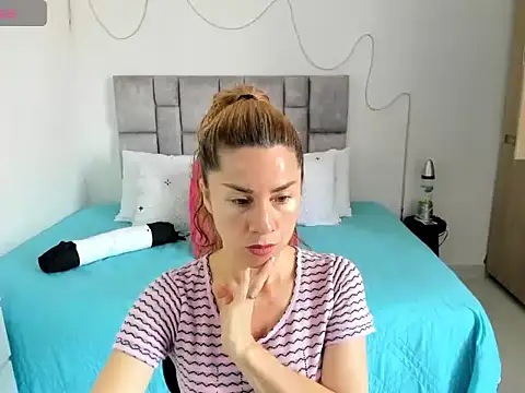 Snapshot of angie_blondies chatting on 09-25-25, 03:16 angie blondies online show from 09-25-25, 03:16