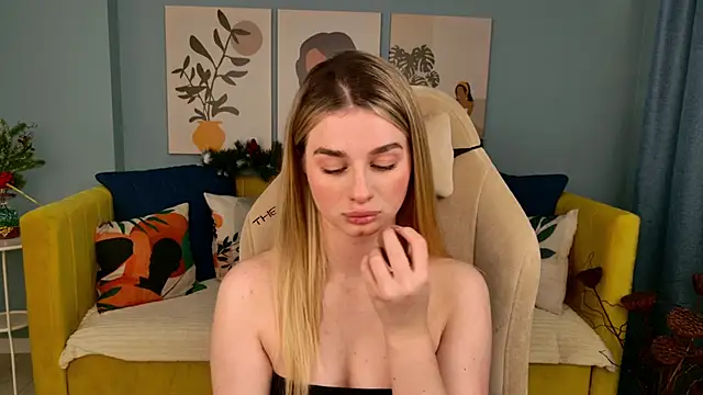 Snapshot of SweetyLicky chatting on 12-18-25, 04:13 SweetyLicky online show from 12-18-25, 04:13