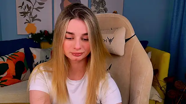 Snapshot of SweetyLicky chatting on 12-19-25, 03:41 SweetyLicky online show from 12-19-25, 03:41