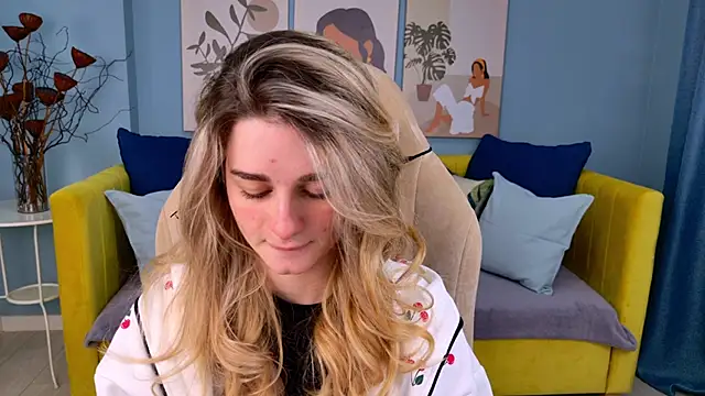 Snapshot of SweetyLicky chatting on 02-05-26, 04:11 SweetyLicky online show from 02-05-26, 04:11