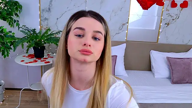 Snapshot of SweetyLicky chatting on 02-14-26, 06:26 SweetyLicky online show from 02-14-26, 06:26