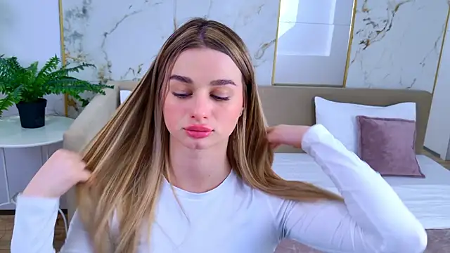 Snapshot of SweetyLicky chatting on 02-19-26, 04:14 SweetyLicky online show from 02-19-26, 04:14