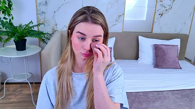 Snapshot of SweetyLicky chatting on 02-20-26, 04:07 SweetyLicky online show from 02-20-26, 04:07