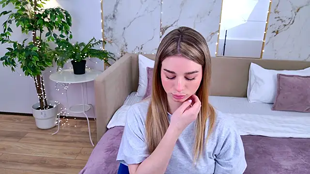 Snapshot of SweetyLicky chatting on 02-22-26, 03:43 SweetyLicky online show from 02-22-26, 03:43