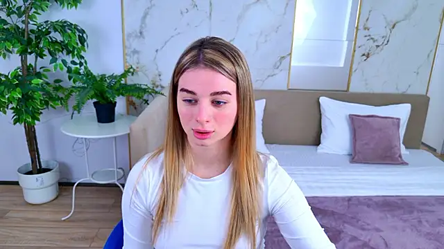 Snapshot of SweetyLicky chatting on 02-27-26, 04:07 SweetyLicky online show from 02-27-26, 04:07