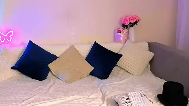 Bella Hillss online show from 11-06-25, 07:48