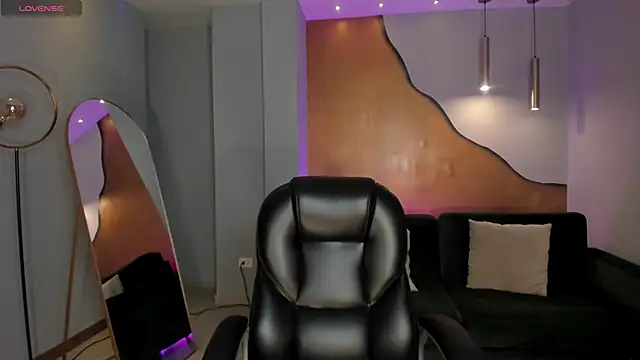 MiaLaurence online show from 10-26-25, 11:27