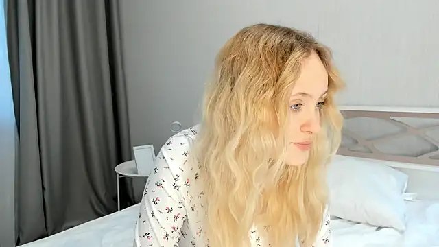 Julliakoill online show from 10-13-25, 10:37