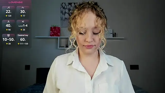 Julliakoill online show from 12-14-25, 08:41