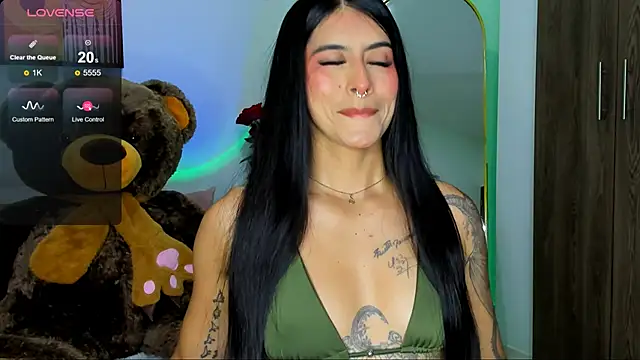 Snapshot of Valkyrie_sky chatting on 12-04-25, 01:04 Valkyrie sky online show from 12-04-25, 01:04