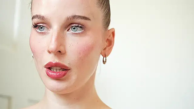 Snapshot of ellaa91 chatting on 10-31-25, 06:53 ellaa91 online show from 10-31-25, 06:53