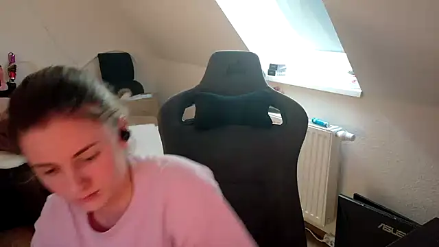 Melly4You online show from 04-22-26, 05:14