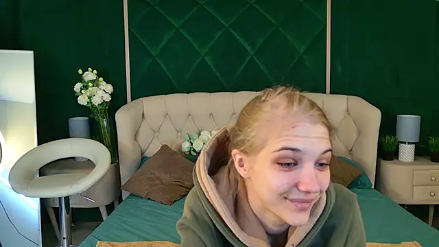 4example Chloe online show from 04-07-26, 05:30