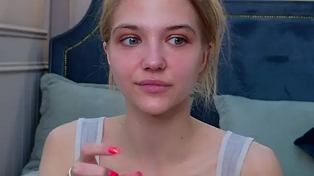 Snapshot of 4example_Chloe chatting on 05-10-26, 05:45 4example Chloe online show from 05-10-26, 05:45