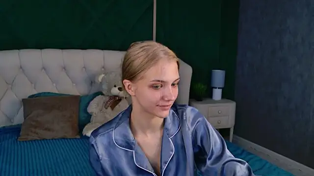 Snapshot of 4example_Chloe chatting on 05-21-26, 05:47 4example Chloe online show from 05-21-26, 05:47