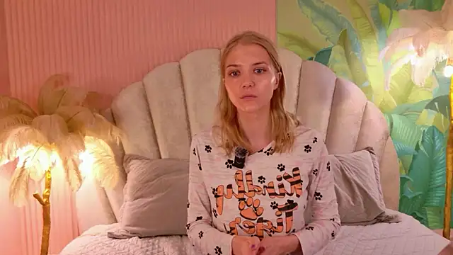 Snapshot of 4example_Chloe chatting on 06-12-26, 05:39 4example Chloe online show from 06-12-26, 05:39