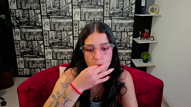 Snapshot of DanielaMonroe chatting on 05-27-26, 09:01 DanielaMonroe online show from 05-27-26, 09:01