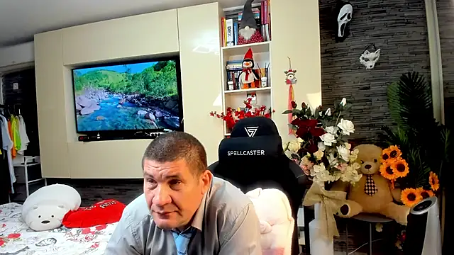 SpartacusDaddy48 online show from 05-18-26, 07:20
