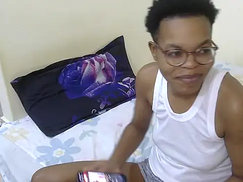 Miss-Hennessy online show from 10-21-25, 08:20