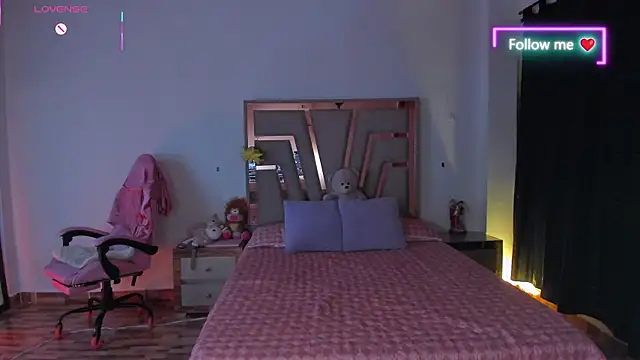 lunaarose online show from 01-11-26, 04:06