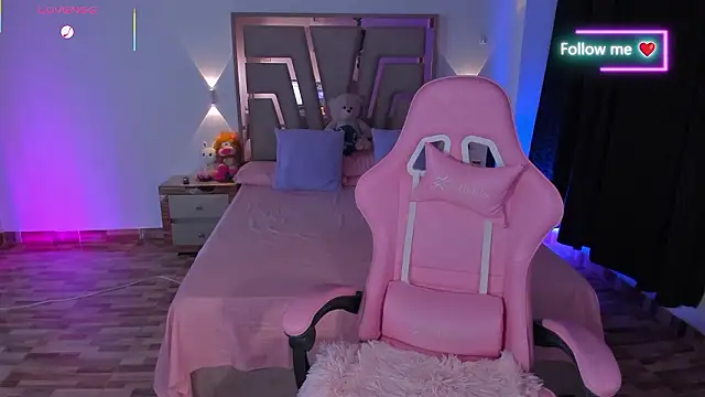 lunaarose online show from 03-10-26, 04:06