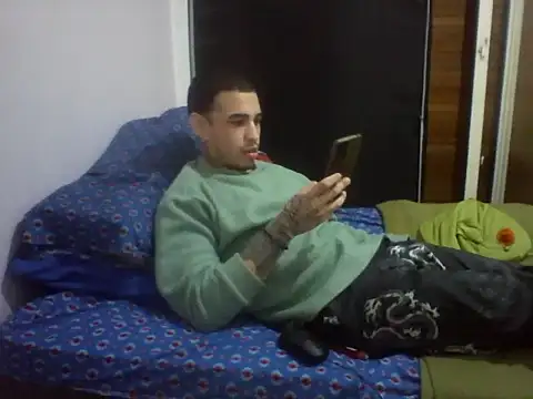 Snapshot of Amorrochyz chatting on 09-20-25, 05:30 Amorrochyz online show from 09-20-25, 05:30