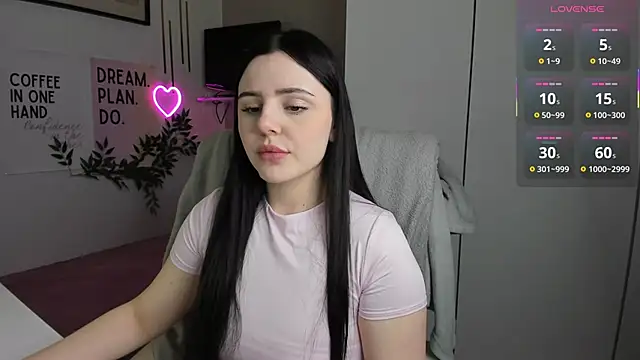 LiaWoow online show from 11-18-25, 07:46